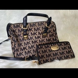 Michael Kors crossbody/matching wallet
